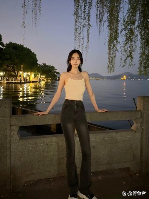 赵丽颖耳朵怎么了,娱乐圈又爆炸了