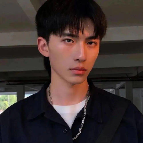 树蛙吞噬剧毒黑蛇像吸面条 疑似无路可逃而反击