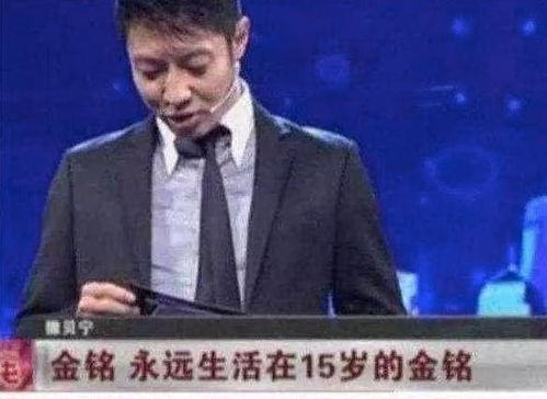 一女子15年吃3200个猫毛球 感觉像吃棉花糖